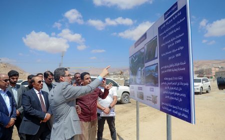 رئيس الوزراء يؤكد على تطوير مخطط حضري لمدينة المكلا يستوعب التطورات الحديثة