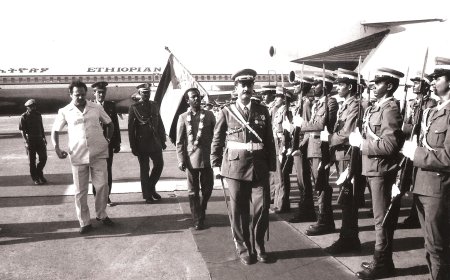 الرئيس علي ناصر يكشف أسرار خطيرة منها:  محاولة اعتقاله في عدن وتهديد منغستو لحيدر العطاس  