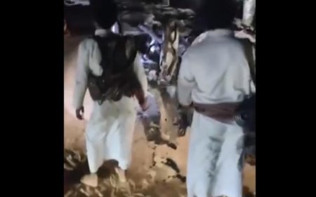 انفجار يُدمر سيارة مغترب يمني بالكامل وأنباء عن عدد من الضحايا (فيديو)  