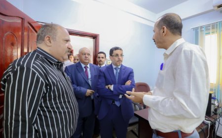 زيارة مفاجئة وتوجيهات عاجلة لرئيس الوزراء بن مبارك لكهرباء عدن وتشكيل (خلية أزمة)!