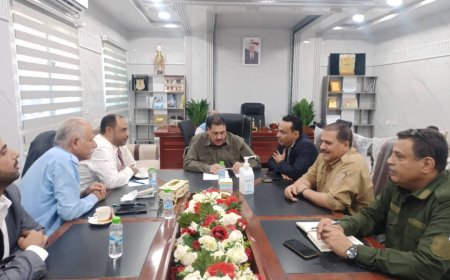 مناقشة إعادة تهيئة فرع مصلحة الهجرة والجوازات بعدن لاستيعاب الاقبال الكبير من المواطنين