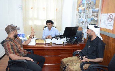 المحضار وبن جرادي يتفقدان مكتب الوجبات الزكوية بمديرية صيرة بعدن