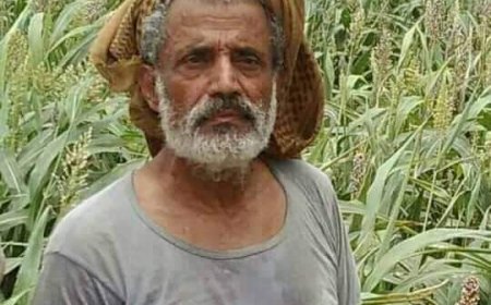 هل اعتزل الحرب؟!.. صورة لوزير الدفاع الأسبق هيثم قاسم داخل مزرعته بزي الفلاح