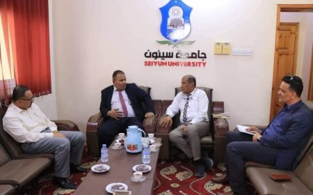 الوكيل العامري يطلع على أوضاع جامعة سيئون