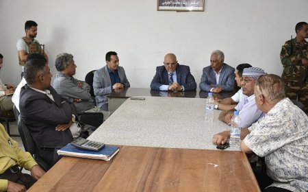 محافظ تعز يناقش مع الجهاز المركزي تفعيل الرقابة على الموارد وإنفاقها