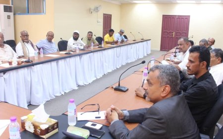 دحان والعمقي يعقدان لقاء موسع مع نقابتي المهن الطبية و الأطباء بحضرموت 