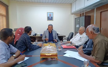 خلال لقائه مدير صحة عدن:   *معاون يشدد على اهمية تكامل الجهود لمواجهة مخاطر انتشار الكوليرا