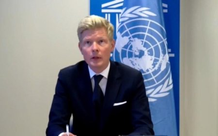 تفاصيل لقاء جمع مسؤولين عمانيين ووفد حوثي بالمبعوث الأممي