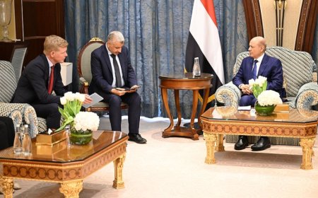 رئيس مجلس القيادة يؤكد التزام المجلس بخيار السلام وفقا لمرجعياته الوطنية والاقليمية والدولية