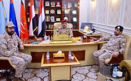 وزير الدفاع يستقبل قائد قوات التحالف في عدن