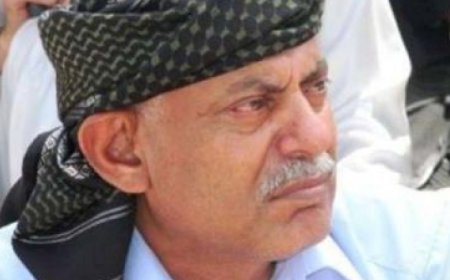 (أنا تاعب.. على الأرجح تسمم).. آخر منشور للبرلماني المعارض للحوثيين أحمد حاشد قبل إسعافه بصنعاء