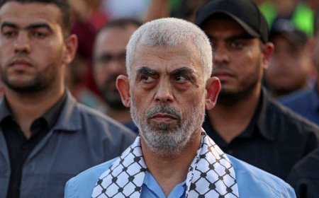 السنوار يخرج إلى شوارع غزة (صورة)