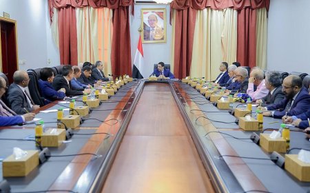 رئيس الوزراء يعقد اجتماعاً مع ممثلي الأحزاب والقوى والمكونات السياسية لاستعراض المستجدات الراهنة