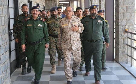 وزير الداخلية يشيد بالدور الفاعل للأكاديمية العسكرية في تأهيل الضباط