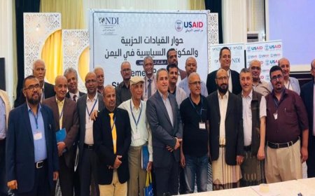 سفير سابق يسخر من اجتماع مكونات الاحزاب السياسية بعدن