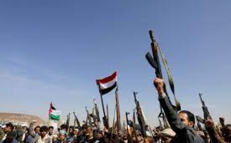 صحفي يحذر الحوثيين: ليس أمامك حل إلا العودة إلى كهوفكم 