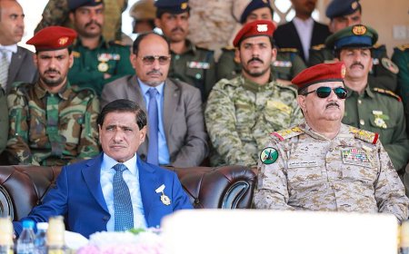 البحسني يشهد عرضاً عسكرياً بمناسبة الاحتفال بالذكرى الثامنة لتحرير ساحل حضرموت