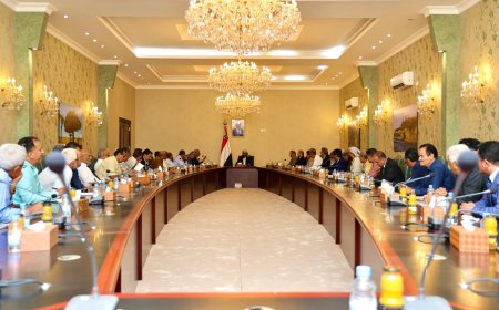 عضو مجلس القيادة الرئاسي "المحرّمي" يعقد لقاءً موسعًا بالسلطات المحلية والتنفيذية بمحافظة لحج