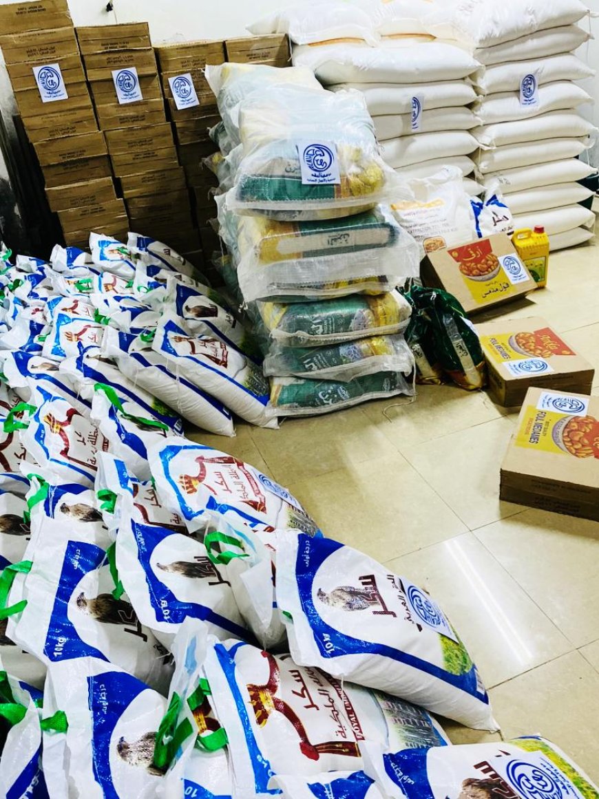 “مؤسسة العهد للتنمية والأعمال الإنسانية” توزع خمسون سلة غذائية في عدن