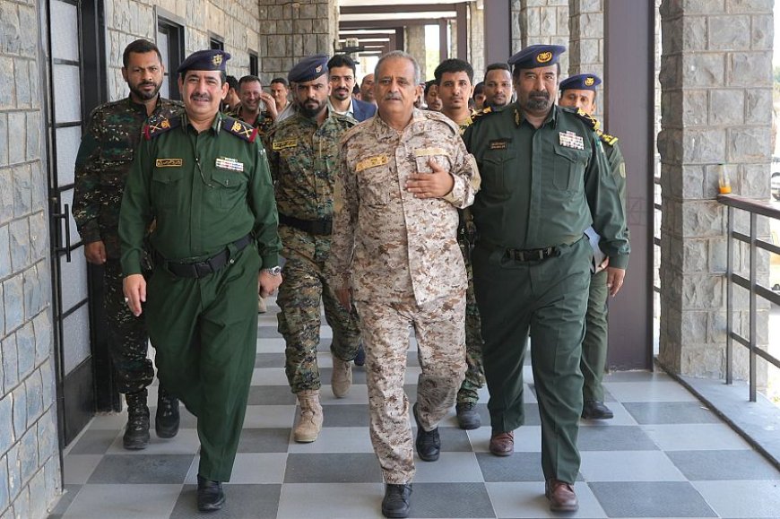 وزير الداخلية يشيد بالدور الفاعل للأكاديمية العسكرية في تأهيل الضباط