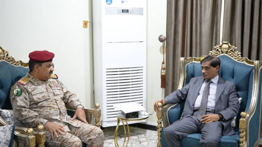 البحسني يطلع من وزير الدفاع على مستجدات الأوضاع العسكرية في مأرب