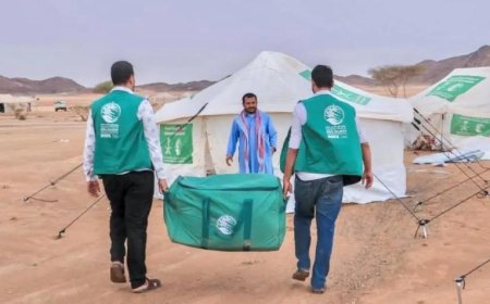 مركز الملك سلمان يوزع مساعدات إيوائية لمتضرري السيول في حضرموت