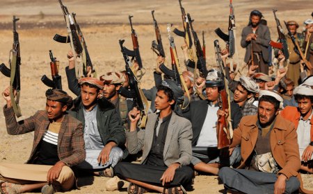 قيادي حوثي رفيع يلوح بالتصعيد