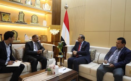 وزير الصحة يلتقي نائب السفير الهندي لدى بلادنا