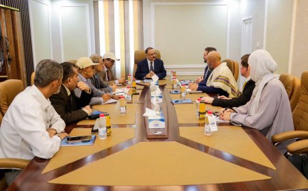 وزير النقل يلتقي رئيس شركة فالار المعنية بتنفيذ مشروع تعزيز أمن الطيران المدني بمطار عدن