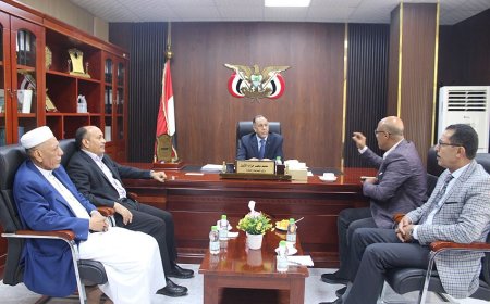 وزير الصناعة يناقش مع النيابة استيراد الأدوية بطرق آمنة وصحية