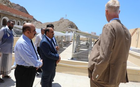 المحافظ بن ماضي يضع حجر الأساس لمركز صادرات الأسماك ويدشن مشروع منظومة الطاقة لمدارس ومجمعات تعليمية