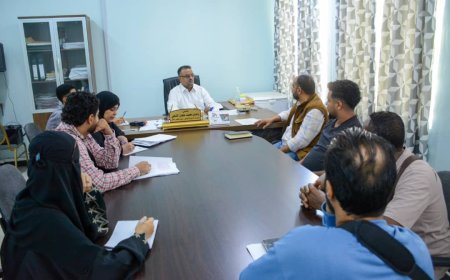 مدير عام مديرية التواهي يلتقي مدير مشروع المساعدات النقدية بمنظمة اكتد