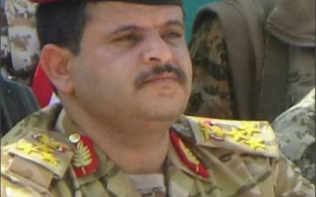 رتب تمنح وكفاءات تهمش.. شقيق القيادي الحوثي حسين العزي الاصغر يظهر برتبة عميد