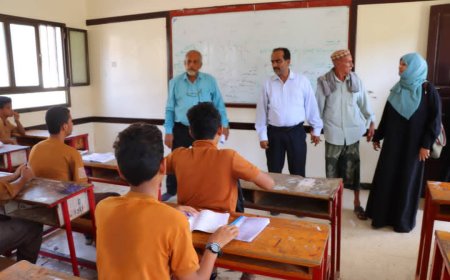 الزهري يدشن إمتحانات الفصل الثاني للمرحلتين الأساسي والثانوي بخورمكسر