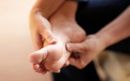 ما أسباب وخز اليدين والقدمين؟.. إشارة لمرض خطير