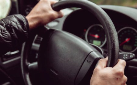 عجلة قيادة السيارة تدور بصعوبة! الأسباب والحلول