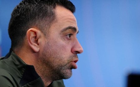 تشافي ينفعل على صحفي سأله عن صفقات برشلونة القادمة