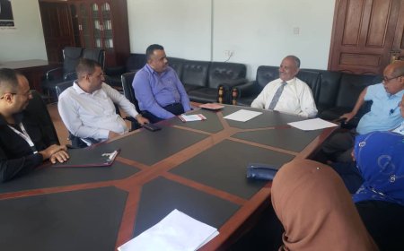 مدير عام التعليم التعويضي بالوزارة يزور المساحات التعليمية في تعز