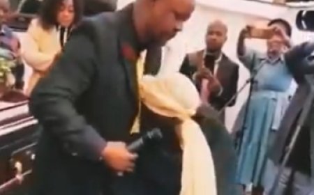 رجل يتقدم لخطبة أرملة أثناء جنازة زوجها.. ( فيديو )