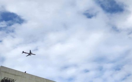 طائرة تثير قلق الاهالي بالعاصمة عدن صباح اليوم.. والسبب؟