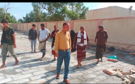 مدير عام زنجبار” الشدادي” يتفقد اعمال الرصف الحجري لشارع الزراعة والشوارع الفرعية بحارة الصرح