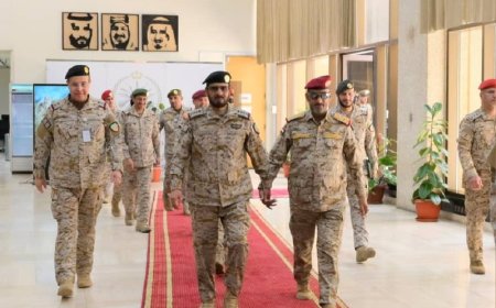 رئيس هيئة الأركان يبحث مع قائد القوات المشتركة أوجه الدعم والتعاون المشترك