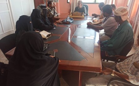 مدير عام زنجبار يناقش تنفيذ عدد من الرسومات الجمالية بالاماكن العامة بالمدينة