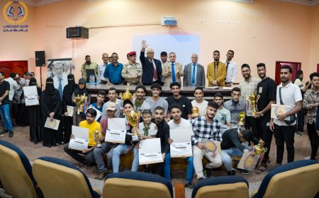 جامعة عدن تحتفي بأسبوع الطالب الجامعي ال 24 وتكرم الفائزين