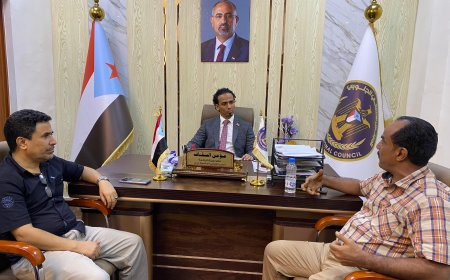 مدير عام خور مكسر الزهري يلتقي مؤمن السقاف رئيس تنفيذية انتقالي العاصمة عدن