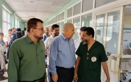 مدير صحة عدن يتفقد مستشفى 22 مايو الجراحي التخصصي