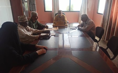 مدير عام زنجبار الشدادي يناقش اسكتمال عملية حصر المنازل المتضررة ضمن إعادة إعمار زنجبار