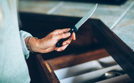 شابة تقتل والدتها بسبب تعاملها السيىء!