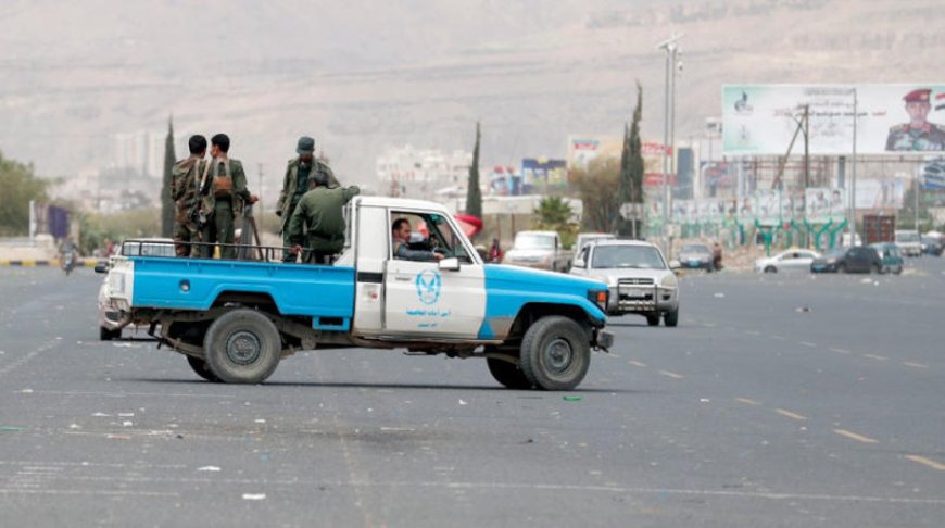 جماعة الحوثي تفرج عن 100 اسير من القوات الحكومية
