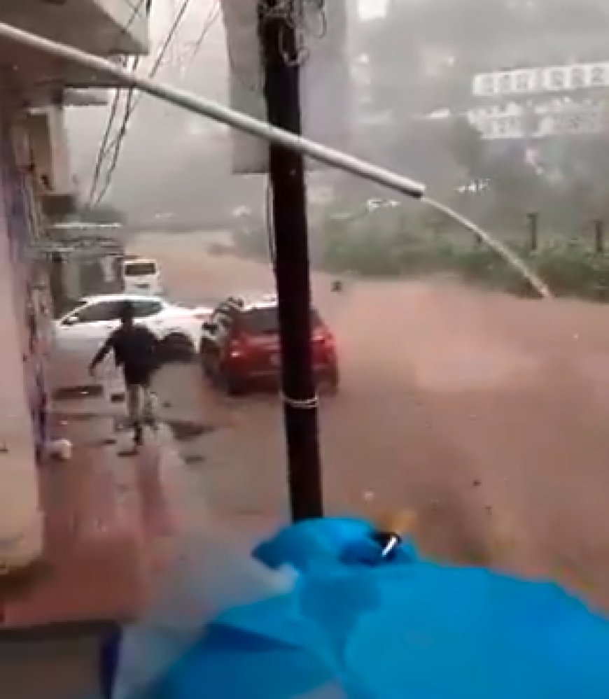 فيديو.. لشاب حاول انقاذ دراجته فجرفته السيول في إب